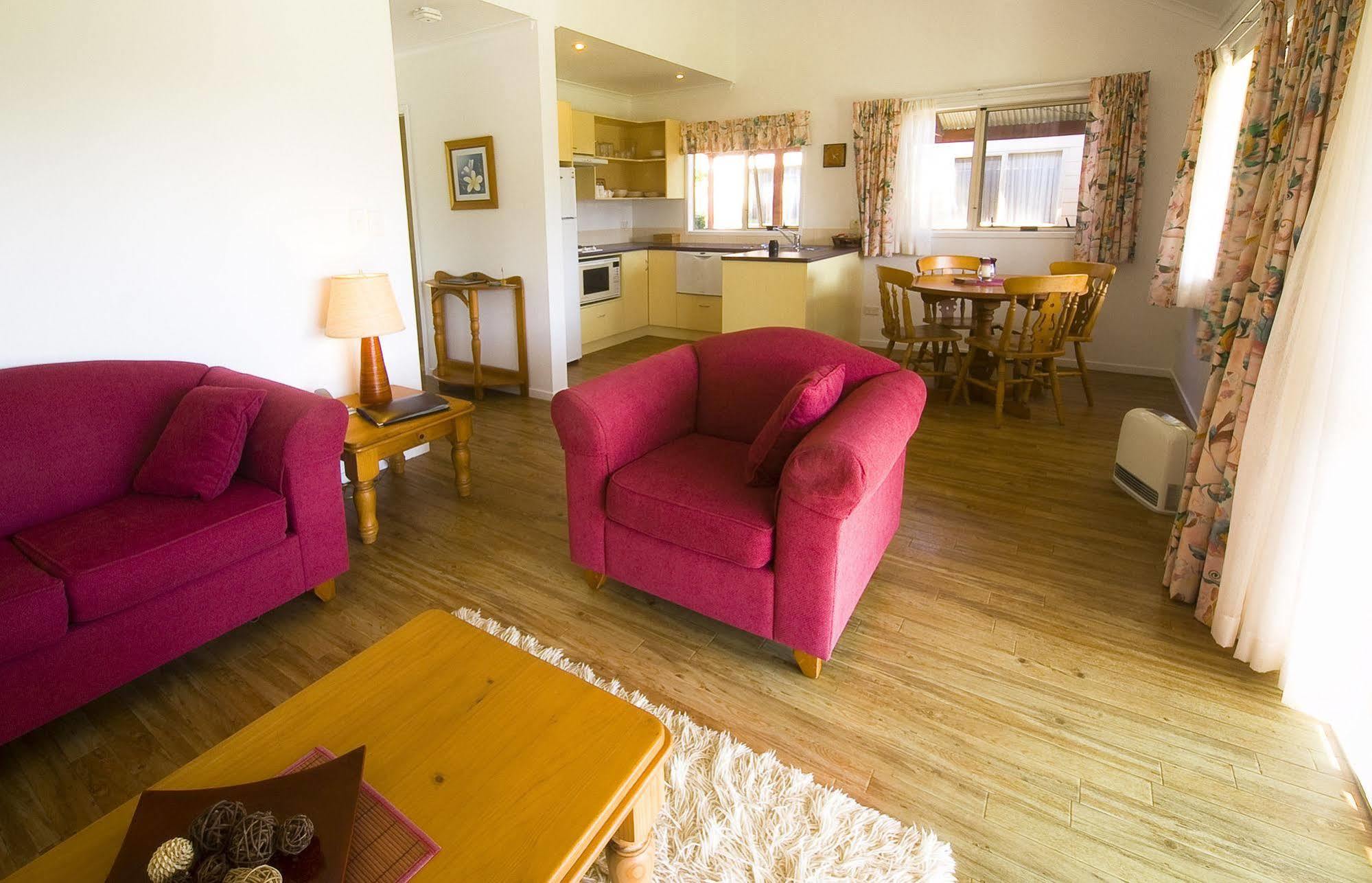 Poinciana Cottages Burnt Pine Εξωτερικό φωτογραφία